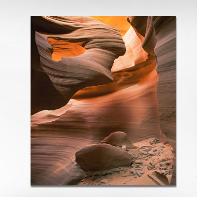 Paysage avec antilope à fente, photographie du soleil reflétée sur un canyon - Lower Antelope Canyon