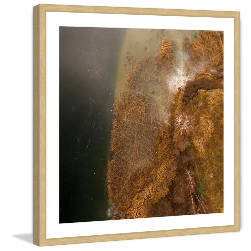 "Terre sous-marine" par Karolis Janulis, reproduction encadrée, H 24 po x l 24 po x P 1,5 po