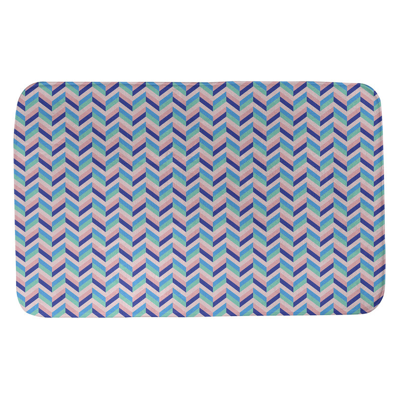 Tapis pour salle de bain à chevrons pastel Leffel, l 17 po x L 24 po, Orange et bleu marine