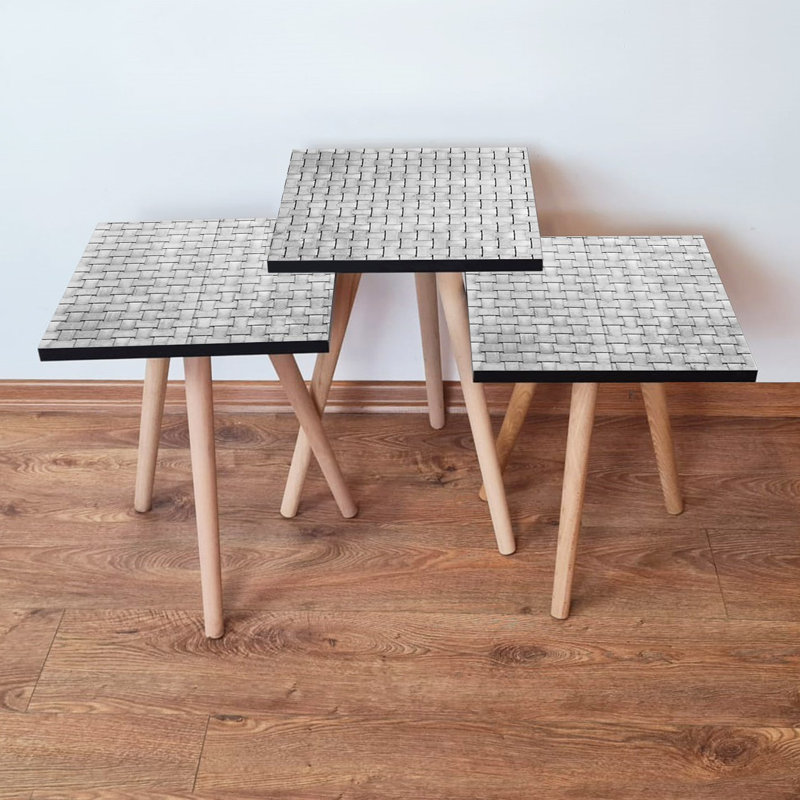 Ensemble de 3 tables gigognes Modern, panneau de fibres à densité moyenne gris avec pieds en bois de hêtre, plus grande table: 13,8 po x 20,5 po x 13,8 po | Table moyenne: 13,8 po x 18,5 po x 13,8 po | Petite table: 13,8 po x 16,5 po x 13,8 po | Design scandinave élégant pour la maison et le bureau