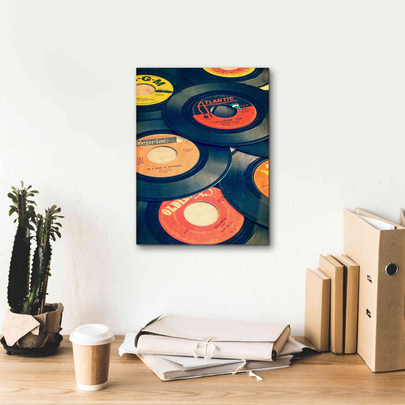 «Old Disques» par Edward M. Fielding, estampe numérique sur toile, H 16 po x l 12 po x P 0,75 po