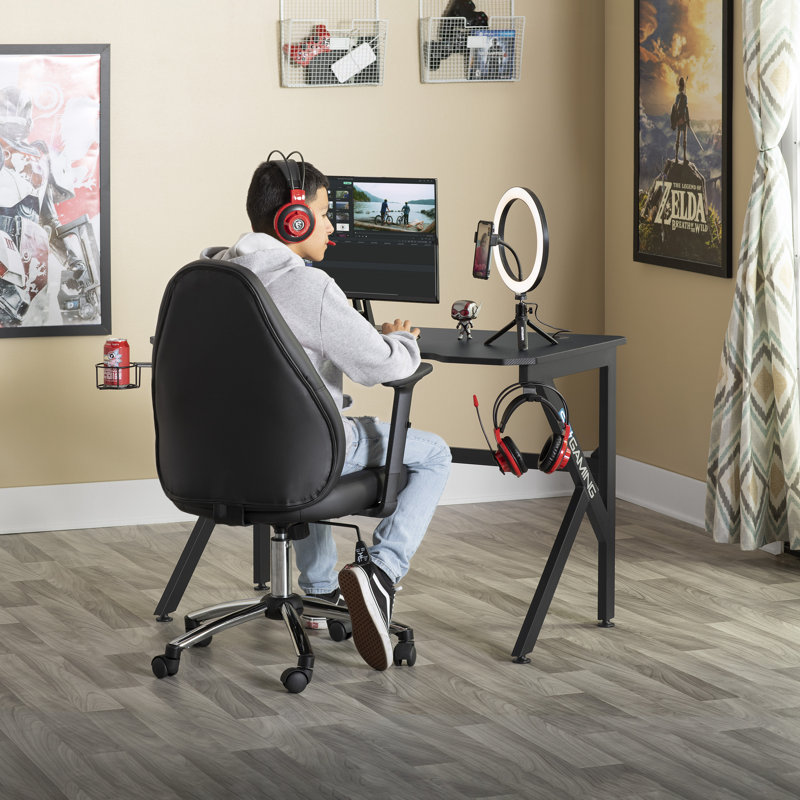 Saga PC Gaming Desk with Charging Hub