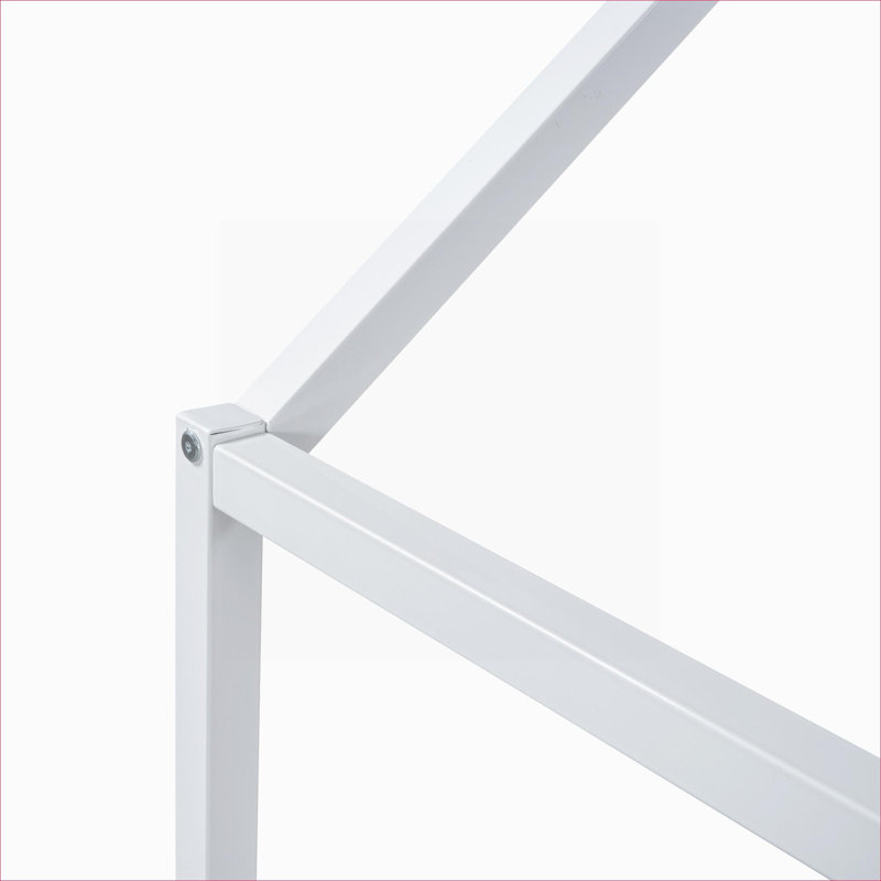 Lit plateforme pour chambre d'enfant, structure en métal blanc éclatant avec clôture et porte d'entrée