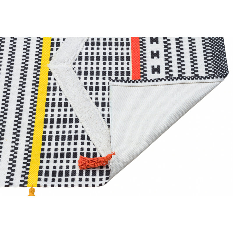 Tapis intérieur / extérieur en coton tissé à la machine Iyleen noir / blanc / jaune / rouge, Rectangle 2 pi 7 po x 4 pi 11 po