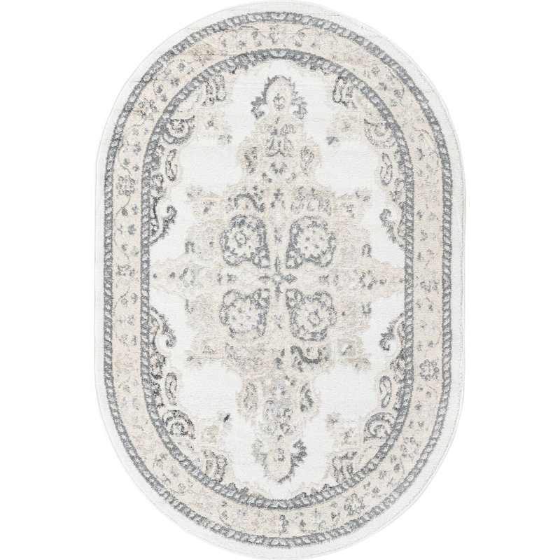 Makay Oriental Indoor Rug, Oval 4' x 6'