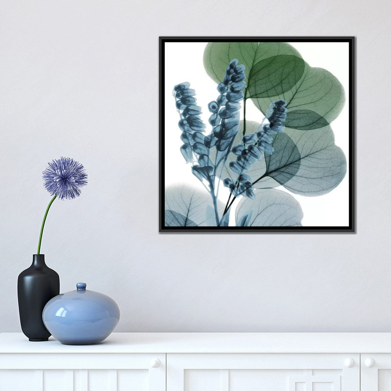 «Lilly of Eucalyptus I», impression sur toile, H 18 po x l 18 po x P 1,5 po, Toile avec cadre noir, Pas de tapis