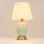 Lampe de chevet en céramique verte 16,3 po avec abat-jour en tissu beige, base dorée et interrupteur en ligne