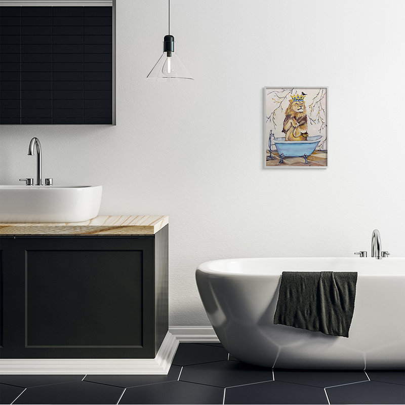 «Regal Jungle Lion in Blue Claw Bath», reproduction d'impression, Estampe numérique Farmhouse, H 20 po x l 16 po x 1,5 po