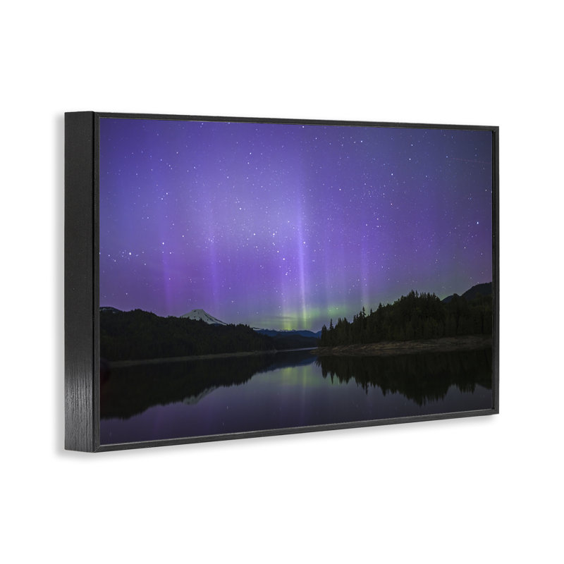 Giclée encadrée de luminaires aurores boréales mauves, design par Nancy Crowell, H 12 po x l 18 po