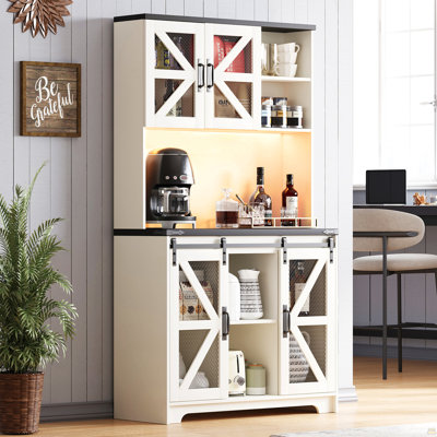 Armoire pour garde-manger pour cuisine, huche de 71 po en bois de ferme avec support, station de charge et lumières DEL, blanc