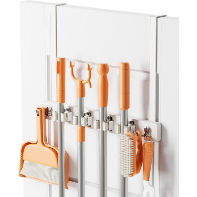 Support mural et de porte sans perçage pour balai et vadrouille, blanc, 4 emplacements et 4 crochets, construction en bois et métal avec coussinets de protection en EVA, fixation sécurisée pour la buanderie, le garage, le placard et la cuisine