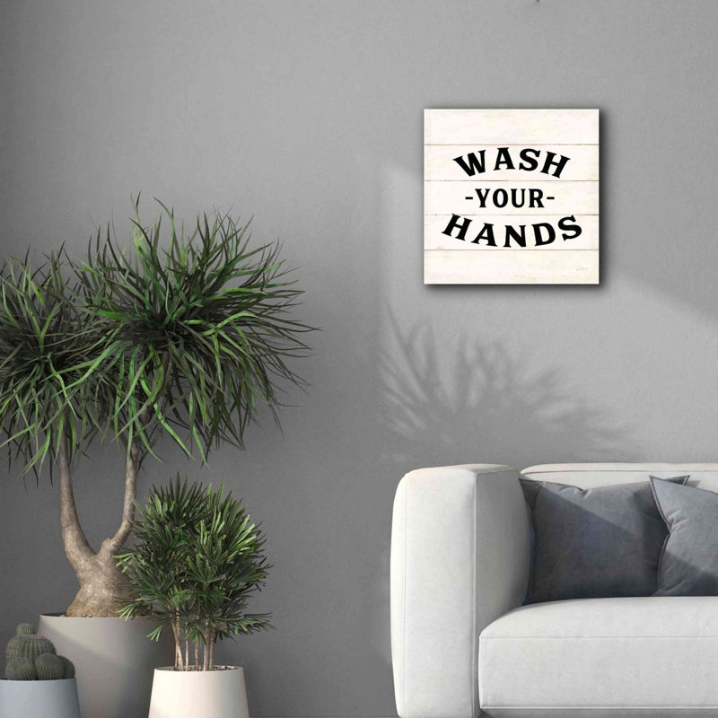 «Shiplap Bath IV Less Distress» par Sue Schlabach, estampe numérique sur toile, L 18 po x H 18 po