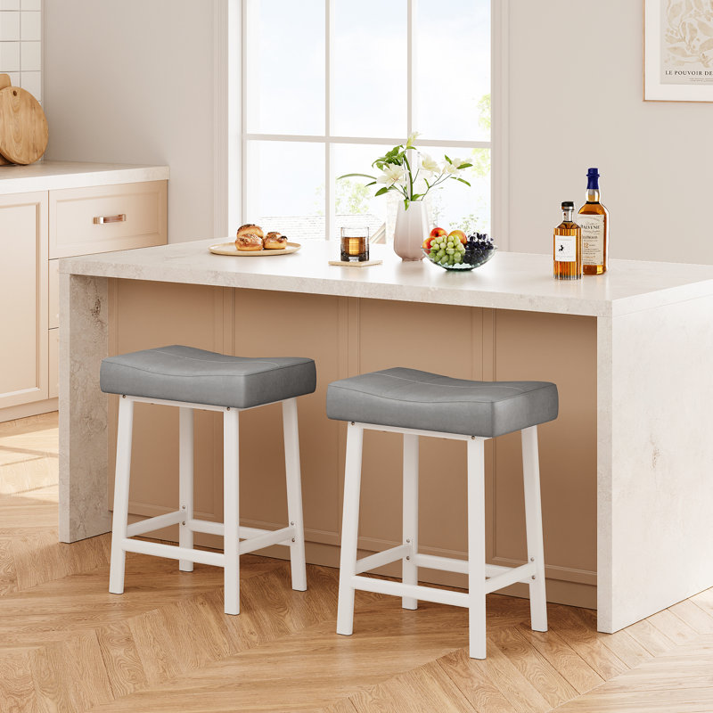 Tabourets de bar rembourrés avec chaises à hauteur de comptoir - tabourets de bar de cuisine, tabourets en cuir reconstitué, sièges de selle épais, base en métal, patins antidérapants, parfaits pour le bar, la cuisine, le salon, le blanc et le gris