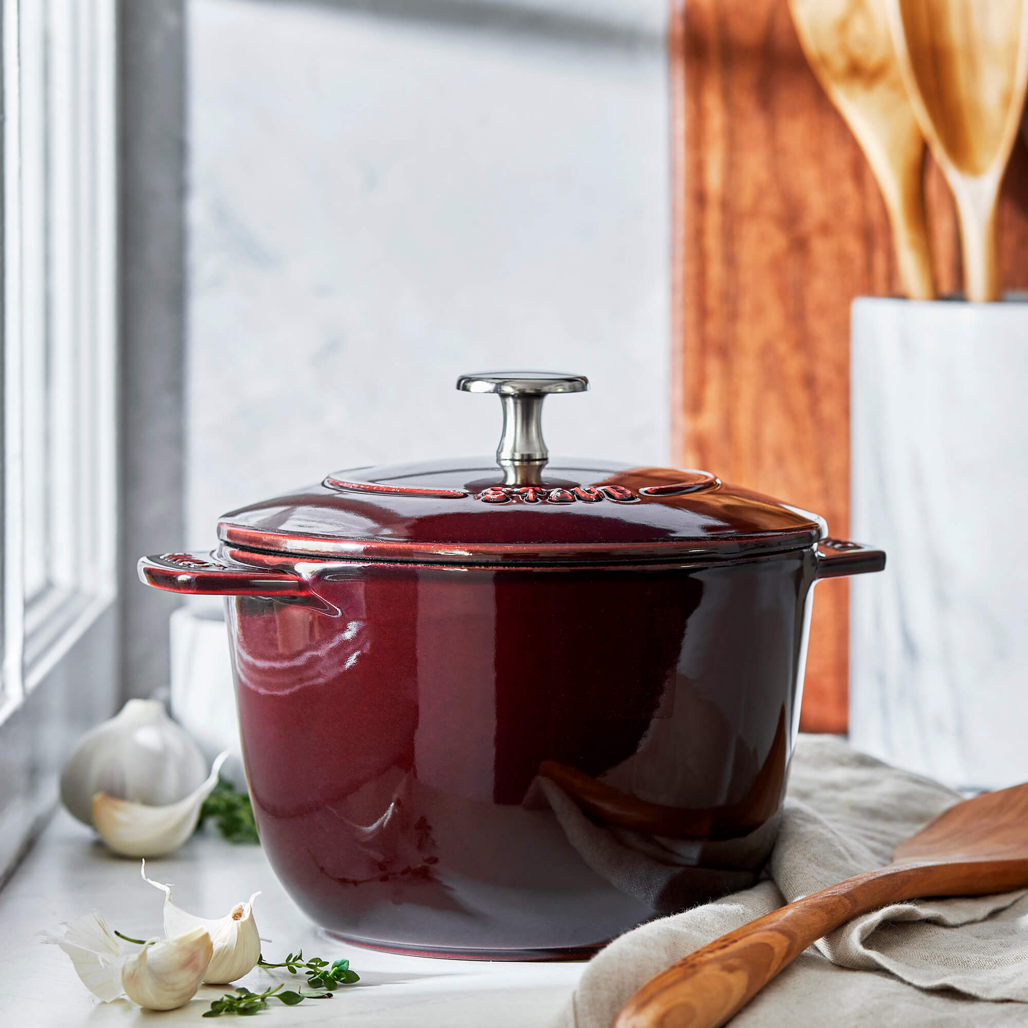 Staub Cast Iron Petite French Oven, Grenadine, 1.84 quarts