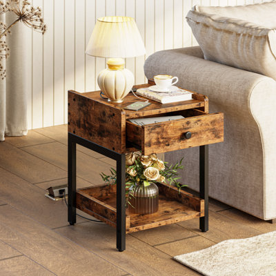 Table de chevet industrielle avec station de charge, tiroir de rangement et tablette Alaiya
