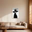 Mannequin en chapeau noir et cape-861725614