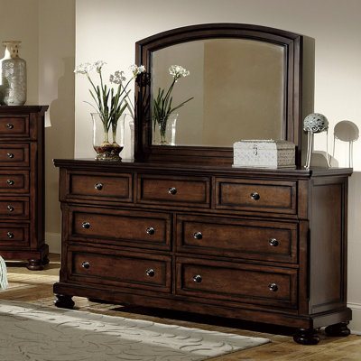 Commode classique transitionnelle à 7 tiroirs avec placage de bouleau brun et placage de bouleau caché