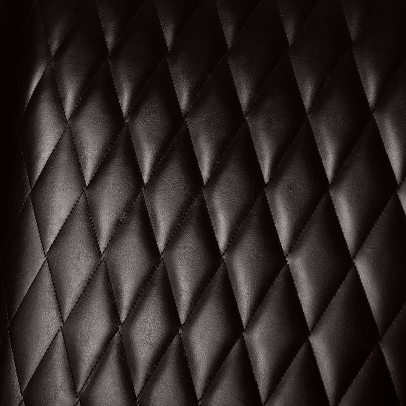 Chaise de salle à manger à dossier haut en similicuir 23 po avec oreilles et pieds en bois, Marron foncé