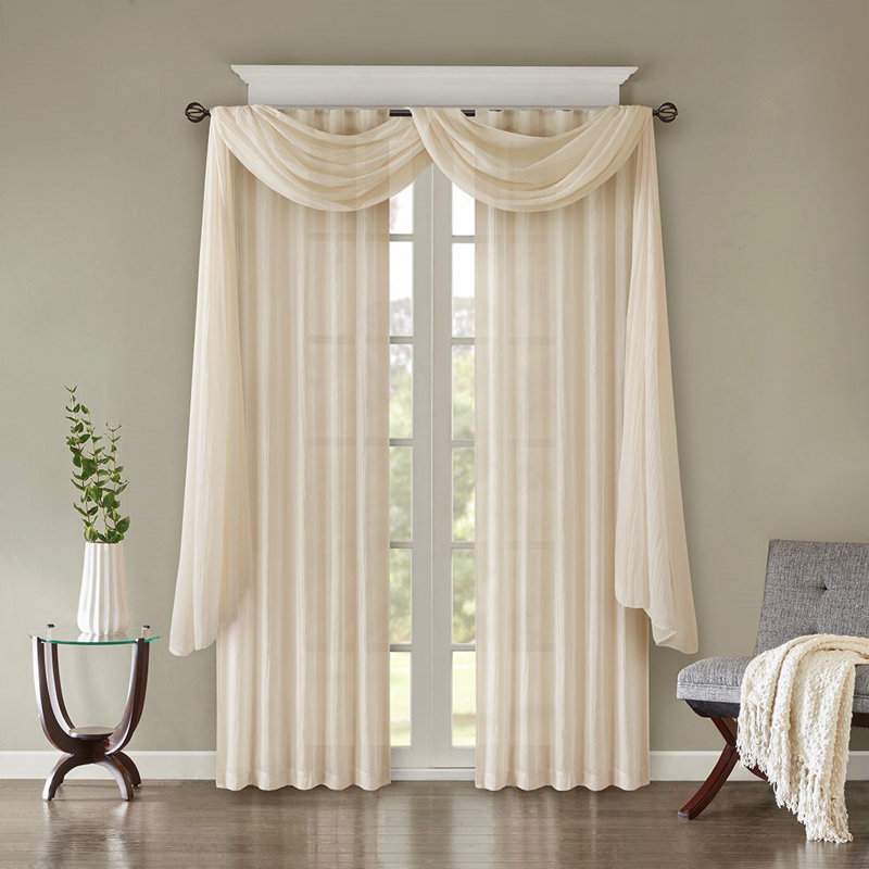 Paire de rideaux transparents unie, légère et élégante pour une décoration intérieure moderne, filtrant la lumière avec des détails texturés