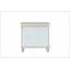 Table de chevet style côtier avec tiroirs en queue d'aronde et glissières à roulement à billes, finition blanc antique pour un décor de chambre à coucher élégant