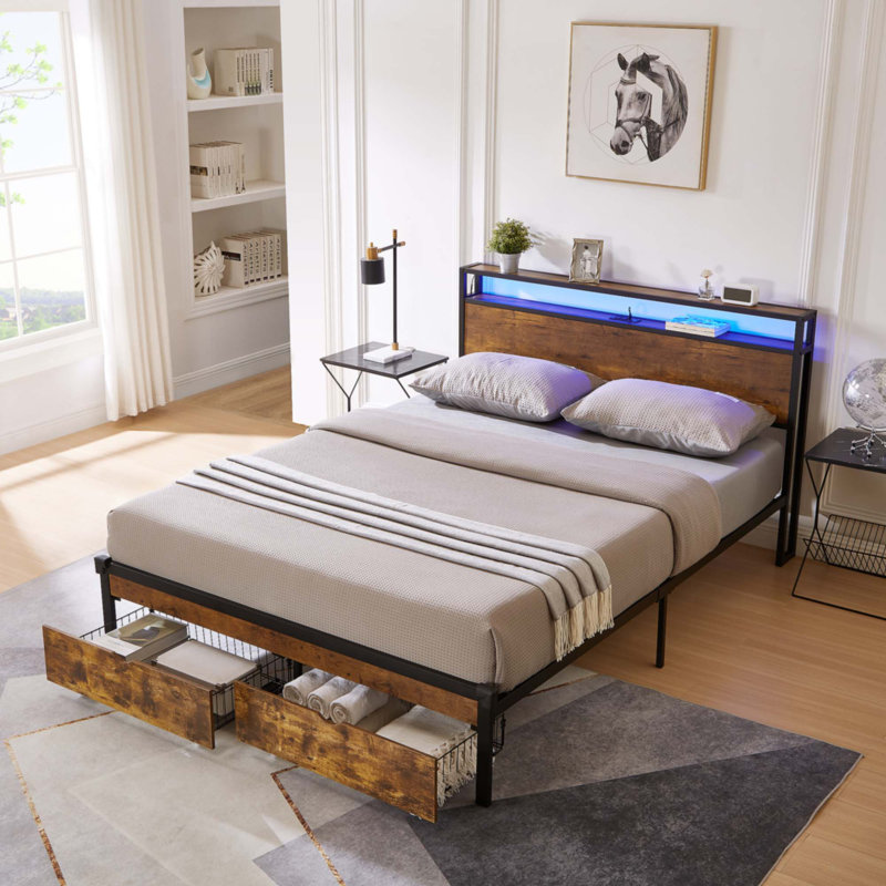 Grand lit plateforme en métal