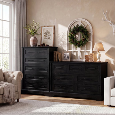 Commode en bois à 7 tiroirs, grand meuble de rangement avec glissières fluides et poignées en métal pour chambre ou salon.