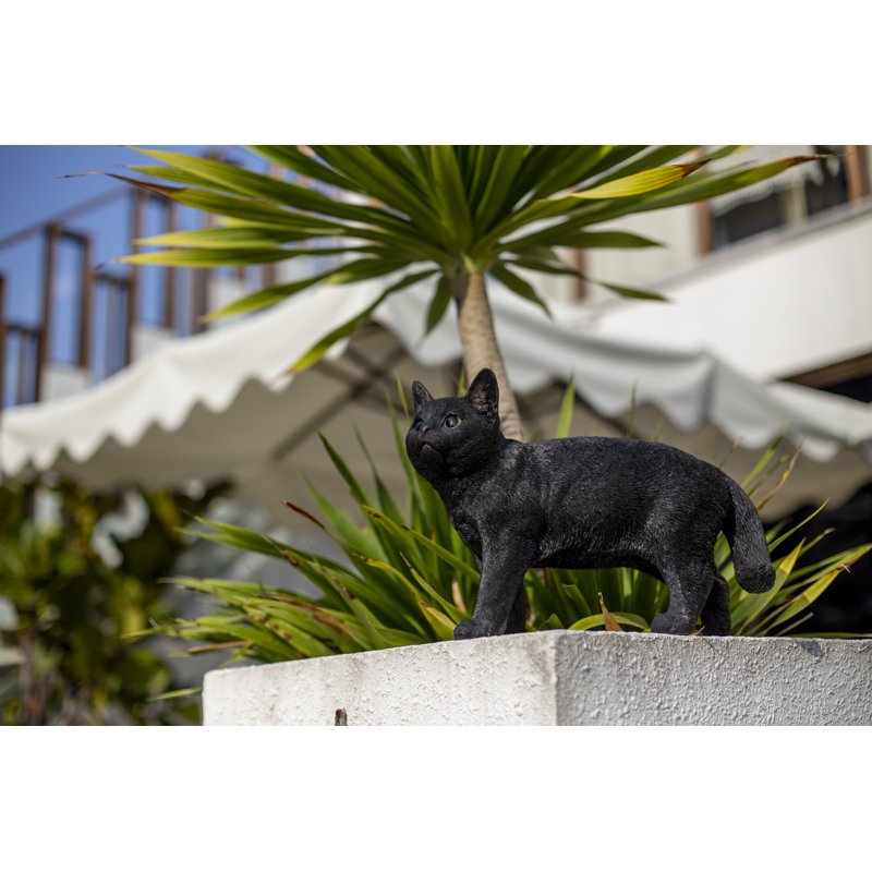 Statue de chat marchant à gauche
