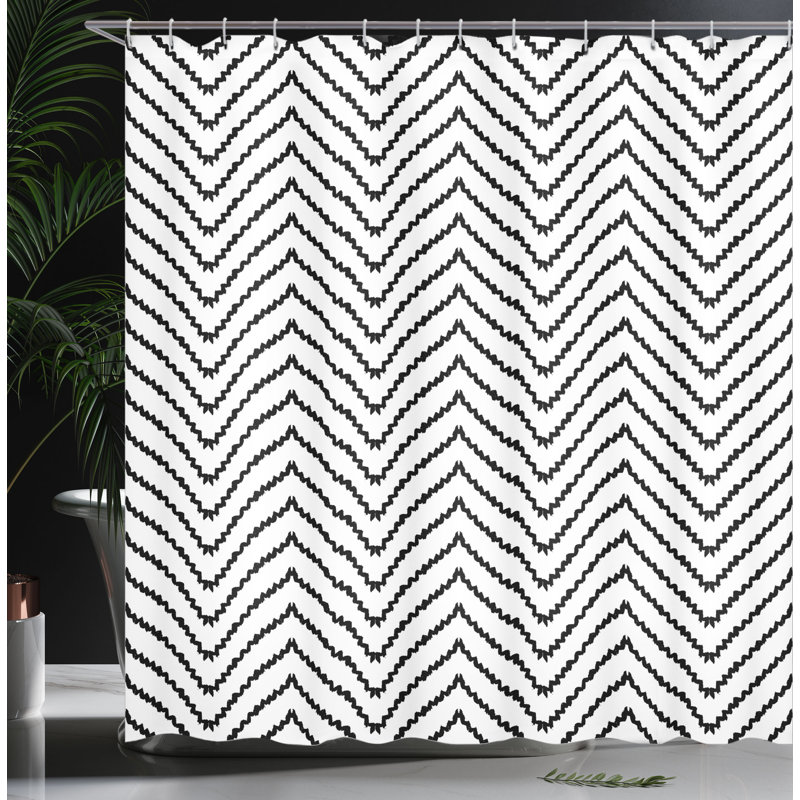 Rideau de douche simple à motif décoration minimaliste à triangle géométrique zig zag Karyn, H 69 po x l 105 po, Noir