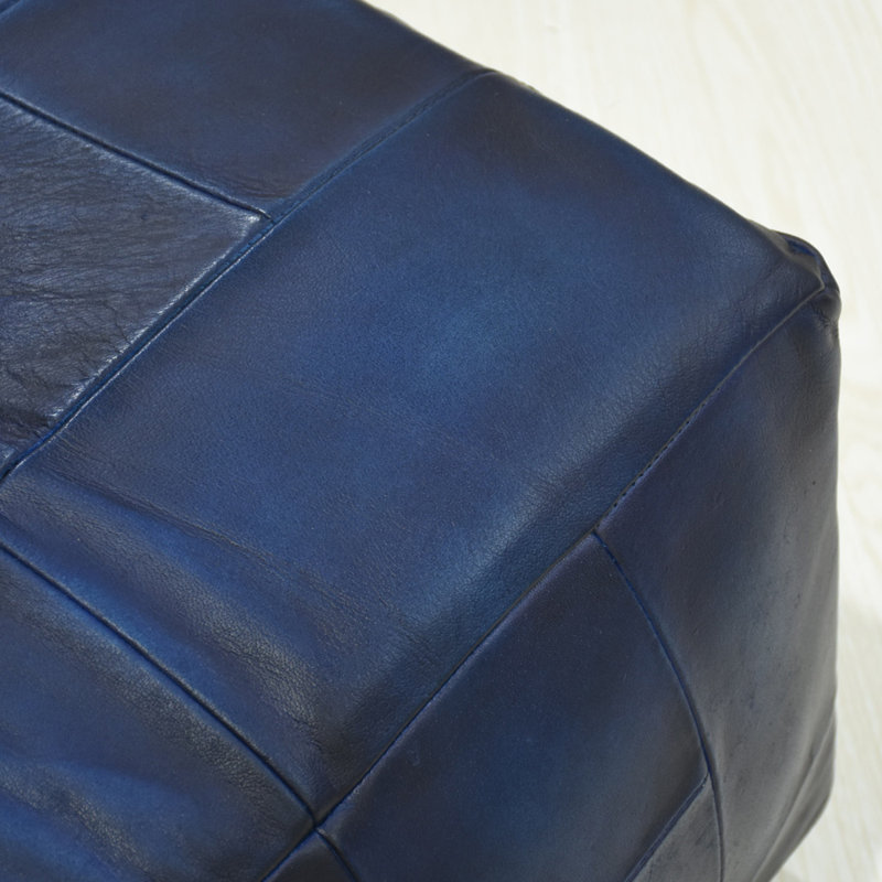 Repose-pieds carré en cuir de buffle uni fait à la main (mousse recyclée avec bourre en fibre), Cuir véritable noir