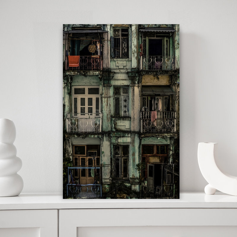 Impression sur art urbain vieilli, façade colorée, architecture vibrante, H 18 po x l 12 po