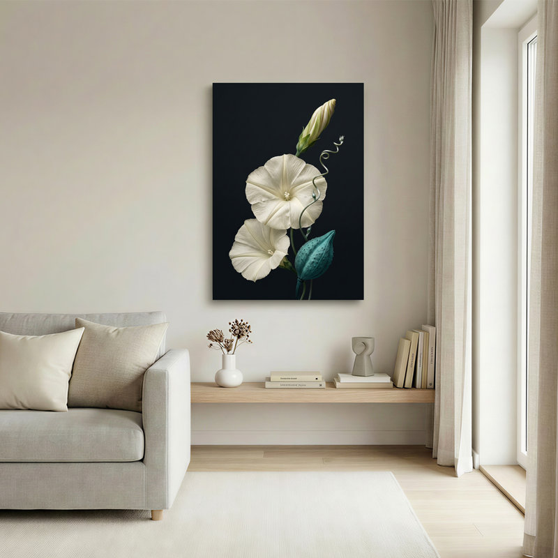 «White Morning Glory», fleurs et sarcelle sur toile noire, 18"H x 12"W