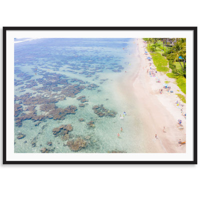 On a beach in Hawaii par Carly Tabak - Photographie de cadre