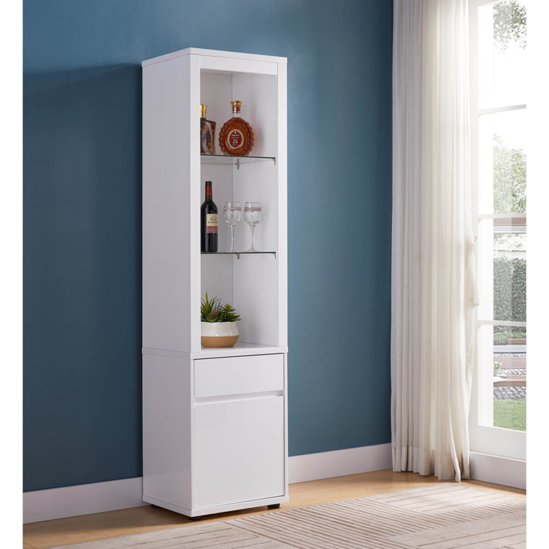 Vitrine contemporaine avec trois tablettes en verre et une tablette inférieure avec deux tablettes
