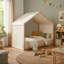 Structure de lit à baldaquin simple blanc antique, panneaux latéraux rembourrés de velours doux avec dessus à baldaquin en lin respirant, lit minimaliste moderne, assemblage facile pour la chambre d'amis