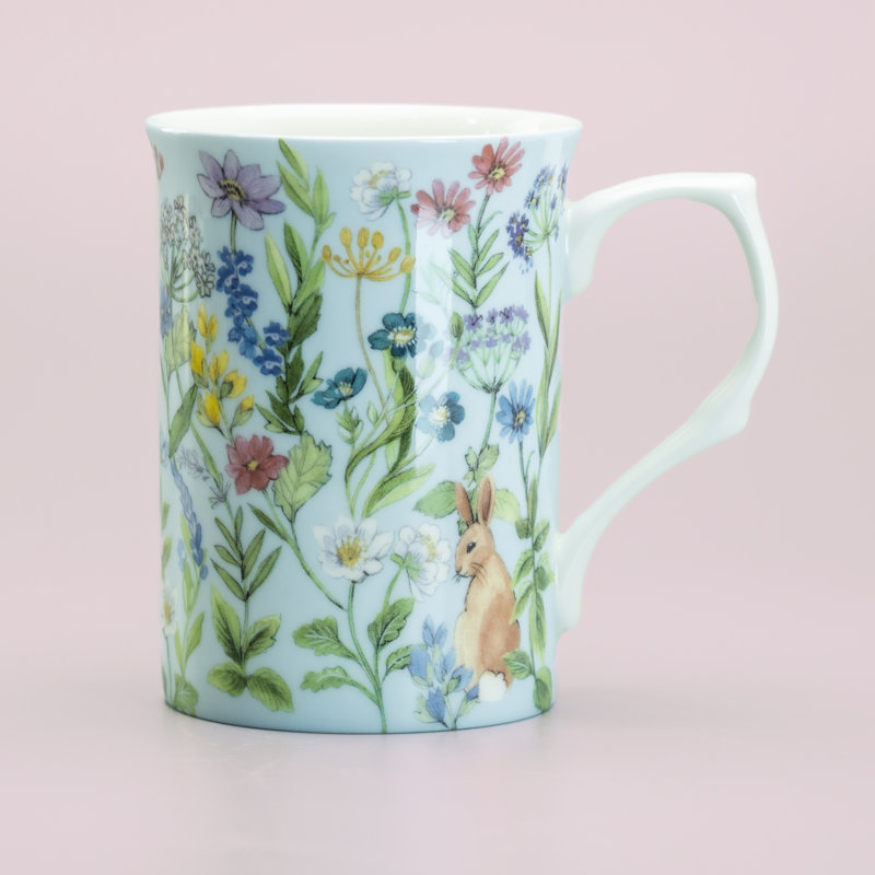 Grande tasse en porcelaine bleue et blanche