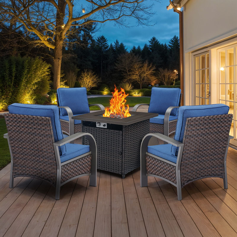 Ensemble de chaises d'extérieur 4 pièces avec foyer au gaz propane Winston Porter, Bleu