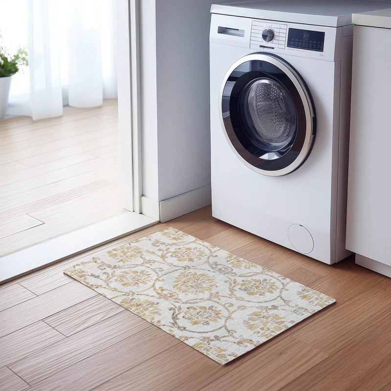 Sokaina Washable Floral Indoor / Outdoor Rug, Rectangle 1'8" x 2'6"