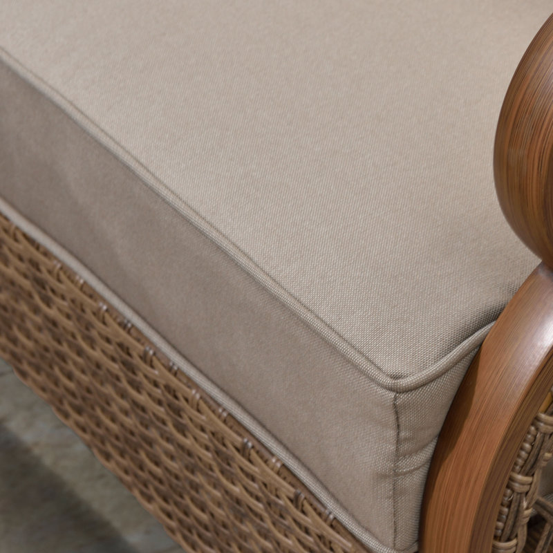 Chaise de patio avec coussins Becraft