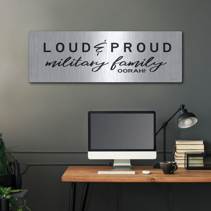 «Loud Proud Military Family» par Cindy Jacobs, H 16 po x l 48 po