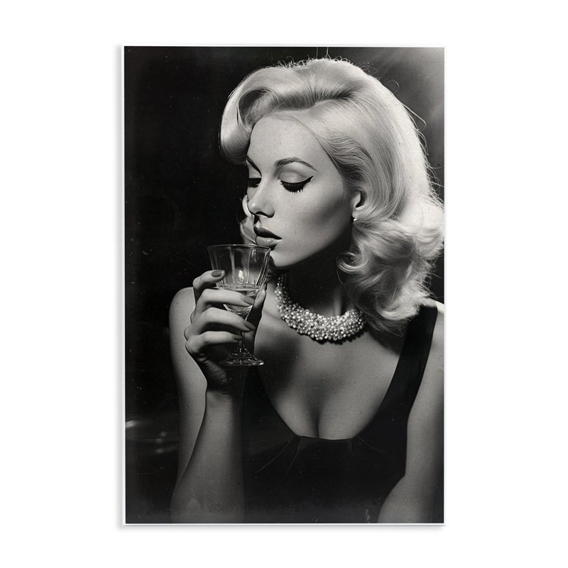 Plaque murale Classic Woman & Martini, design par Decent Exposures, H 19 po x l 13 po