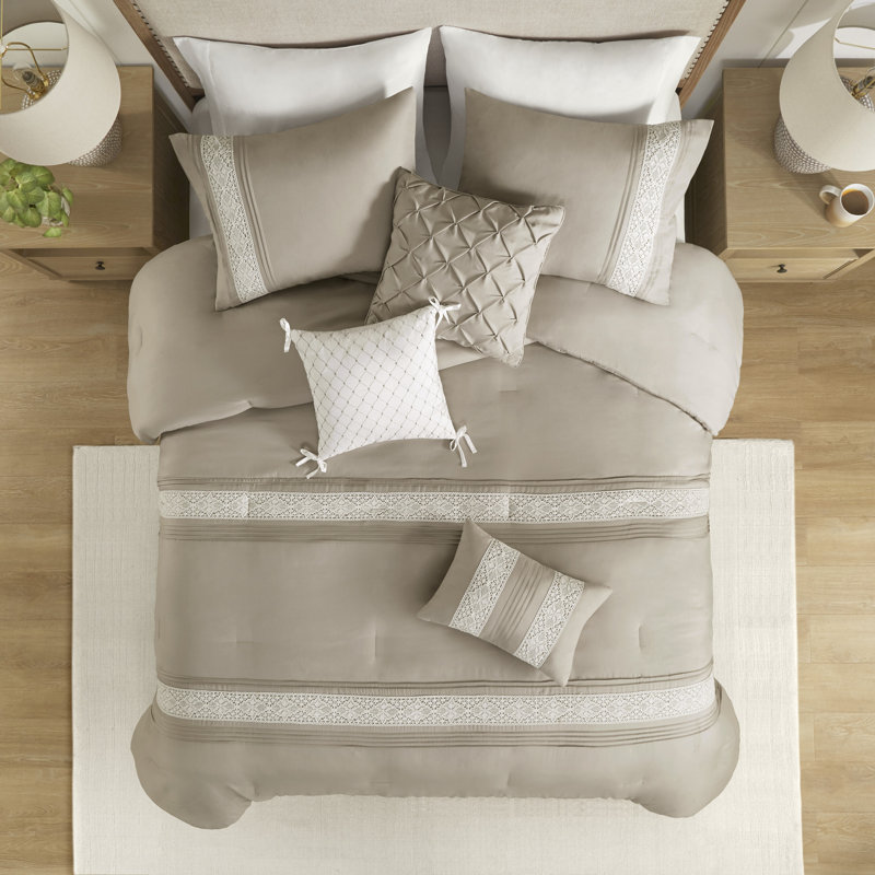 Ensemble d'édredon en dentelle avec coussins 7 pièces Lacey, Édredon très grand californien + 6 pièces suppl, Taupe