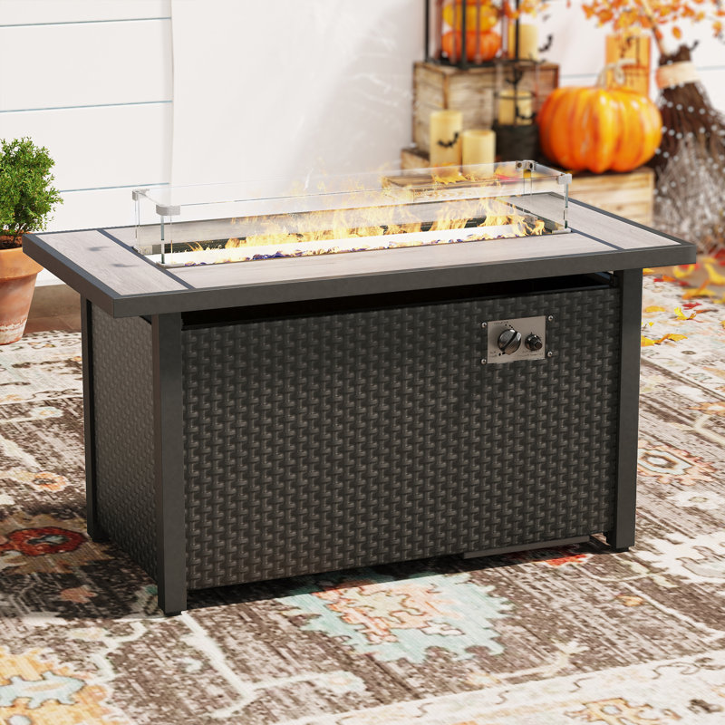 Foyer de table d'extérieur au propane en osier H 25 po x l 45 po avec écran en verre