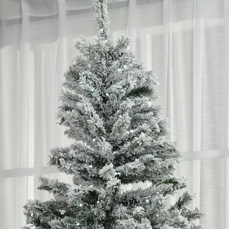 Arbre de Noël artificiel enneigé 7,5 pi avec lumières DEL froides