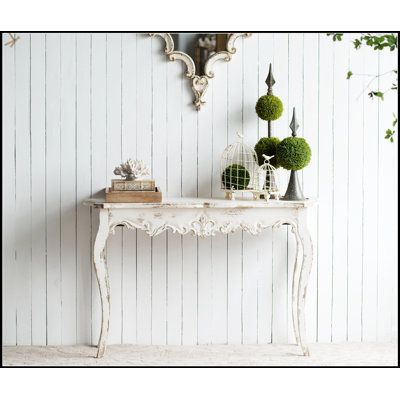 Console 46 po Slimline Whitewash avec bords festonnés, parfaite pour le couloir et le salon