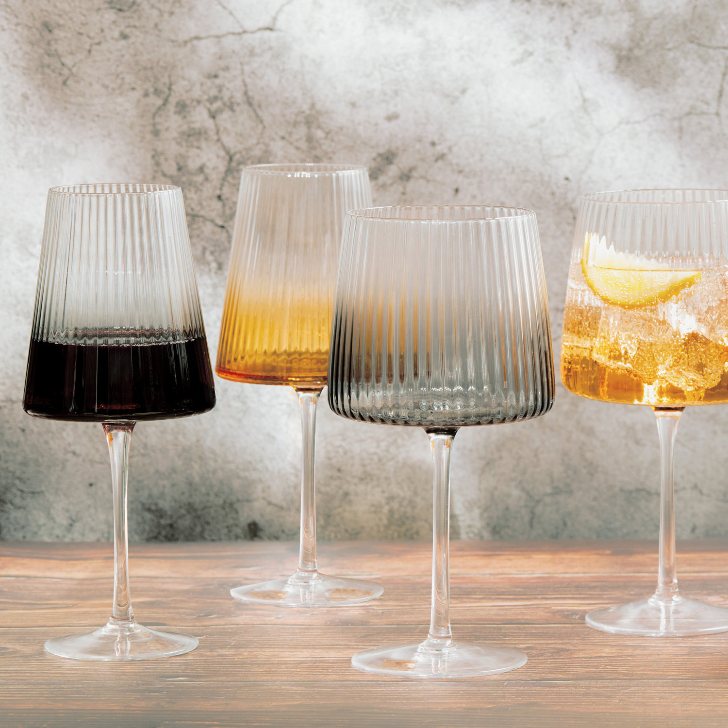 Zoya Ribbed Gin Balloon Glass, Smoke