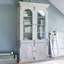 Bois blanc massif + vitrines en verre