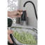 Robinet de cuisine rétractable en acier inoxydable, poignée simple, arc haut, noir mat, débit de 1,8 gal / min, robinet facile à utiliser et à installer pour l'évier, entretien de la poignée