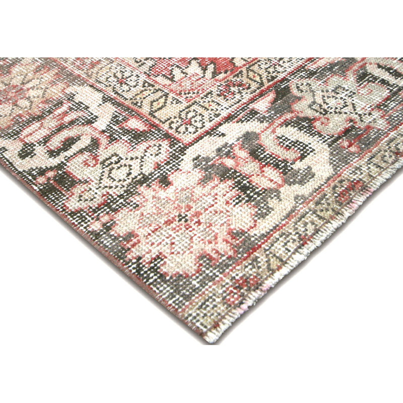 One-of-a-Kind 5'4" X 9'1" 1900s Wool Area Rug in