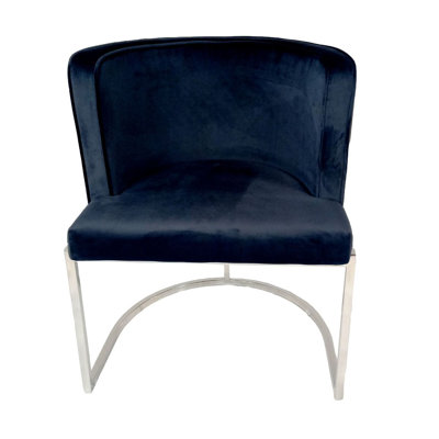 Chaise avec accoudoirs revêtue de velours
