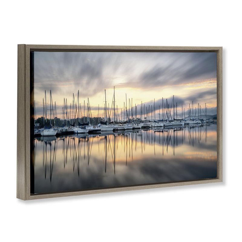 Cadre flottant Sailors Sunrise Harbor, design par D. Burt, H 21 po x l 31 po, Cadre flottant orme Montalcino